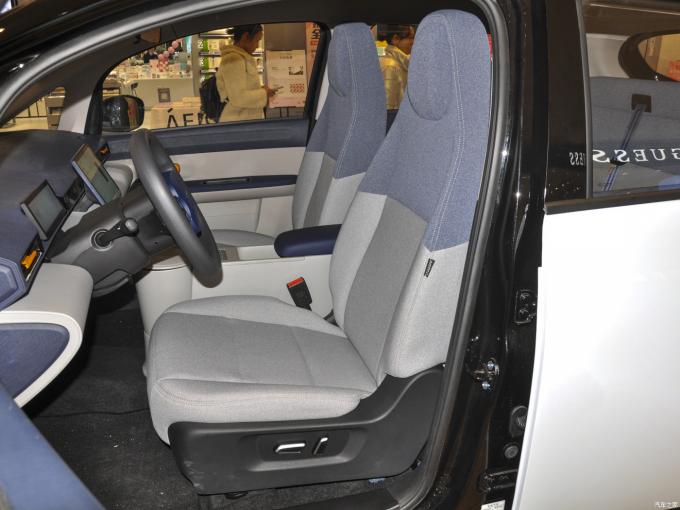 U2 portas 5 Seater 6.6kw Front Drive do veículo elétrico 135km/H LHD 80/160Nm 5 3840×1742×1545mm 2